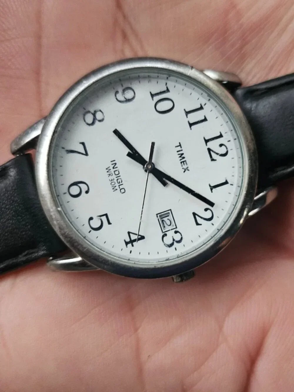 Vintage Timex Men Wrsitwatch Date Calendar Quartz Analog Indiglo Watch